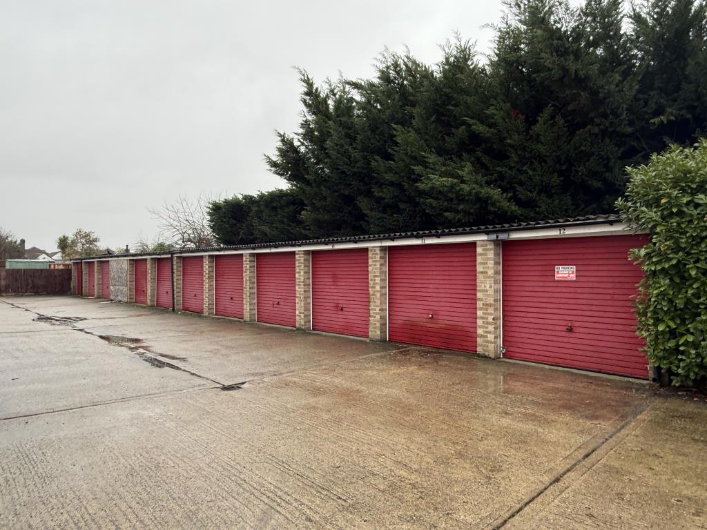 Lot: 131 - TWELVE GARAGES WITH COURTYARD IN RESIDENTIAL AREA - View of Twelve garages from entrance